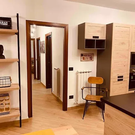 Nuovissimo Moderno Con Box Auto *